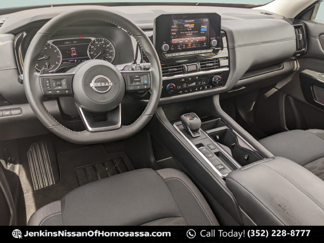 Used 2025 Nissan Pathfinder SV w/ SV Premium Package FWD image 29