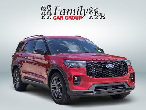 Used 2025 Ford Explorer ST AWD/4WD image 2