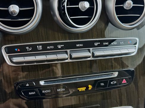 Used 2019 Mercedes-Benz GLC 300 image 24