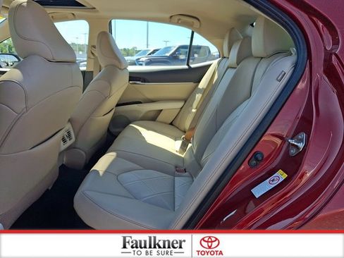 Certified 2019 Toyota Camry XLE FWD image 10