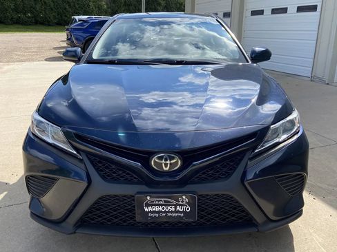 Used 2020 Toyota Camry SE FWD image 3