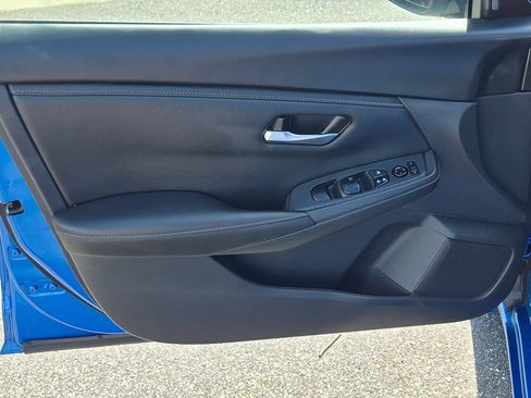 Used 2025 Nissan Sentra SV FWD image 11