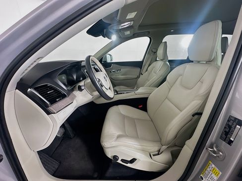 Used 2023 Volvo XC90 B6 Plus image 13