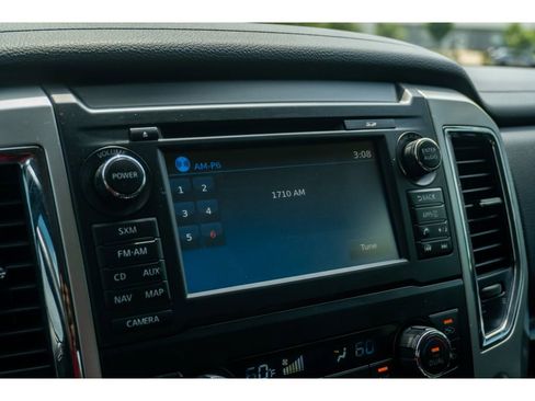 Used 2018 Nissan Titan SV w/ SV Convenience Package AWD/4WD image 22