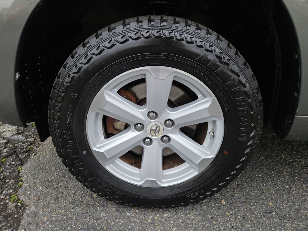 Used 2010 Toyota Highlander 4WD w/ Tow Pkg image 8