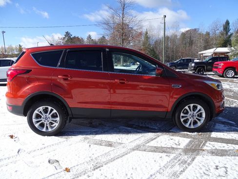 Used 2019 Ford Escape SE image 40