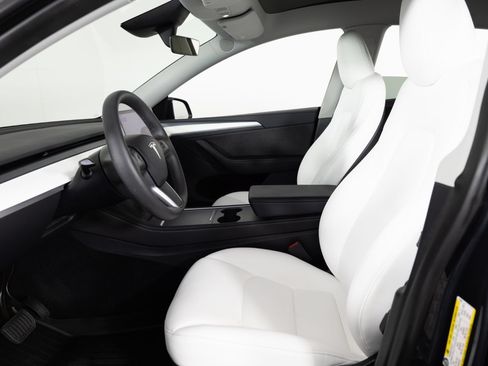 Used 2024 Tesla Model Y Long Range AWD/4WD image 14