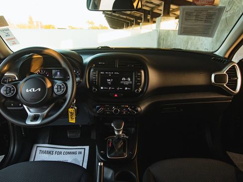 Used 2022 Kia Soul LX image 7