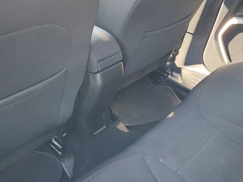 Used 2016 Jeep Renegade Latitude AWD/4WD image 16