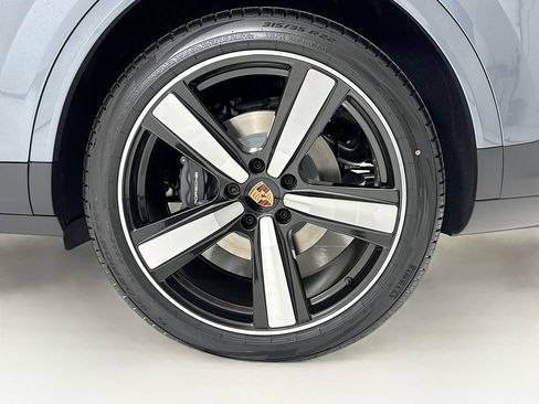 New 2026 Porsche Cayenne Coupe image 36