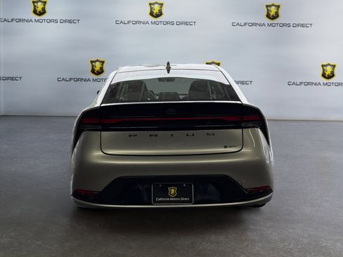 Used 2025 Toyota Prius XLE image 4