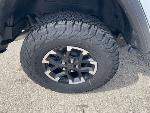 Used 2025 Jeep Wrangler Unlimited Rubicon image 29