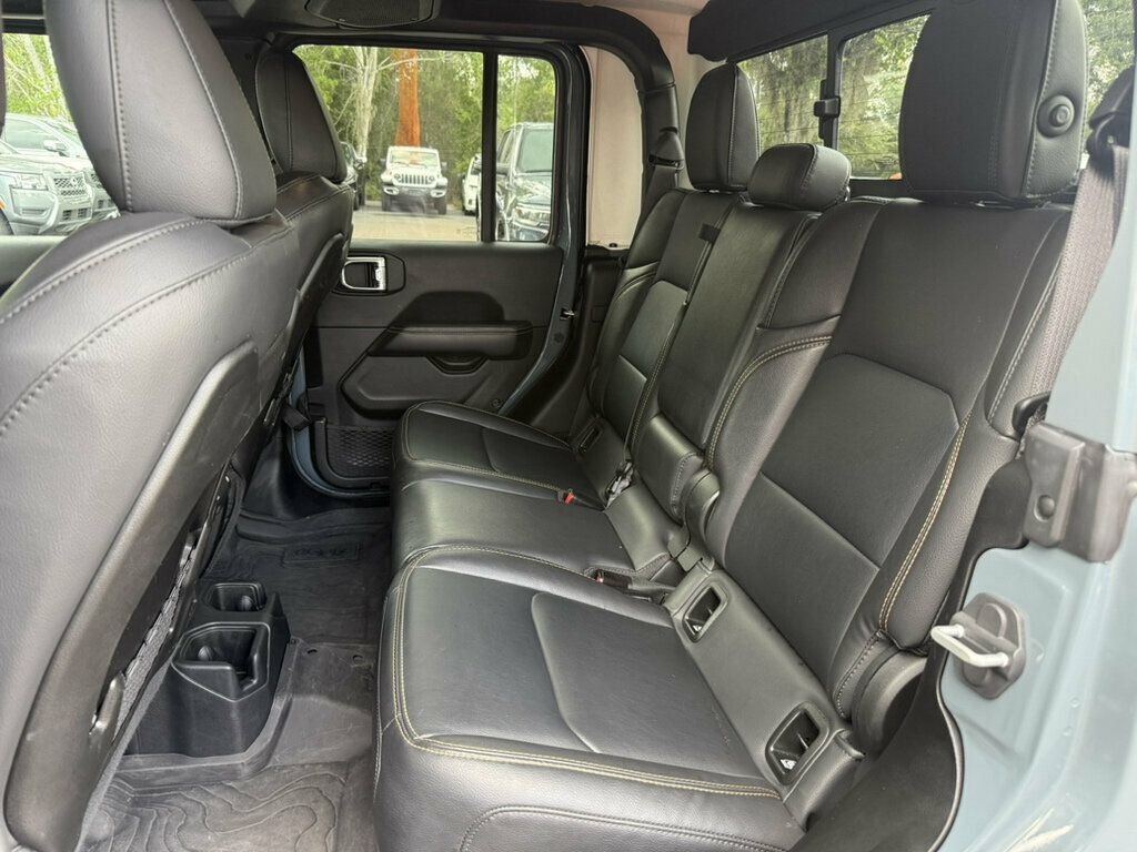 Used 2025 Jeep Gladiator Sport AWD/4WD image 8
