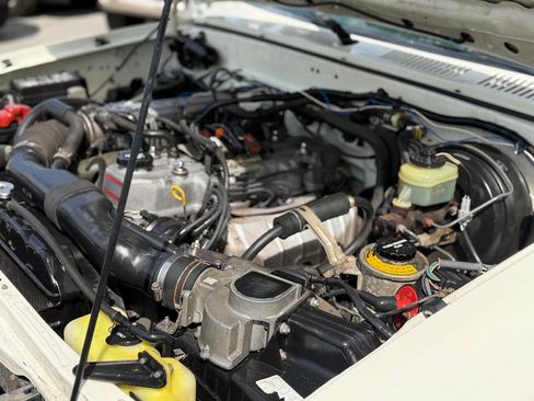 Used 1989 Toyota Pickup Deluxe AWD/4WD image 5