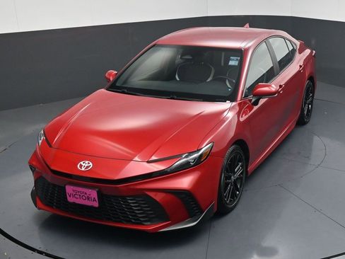 Used 2025 Toyota Camry SE FWD image 12