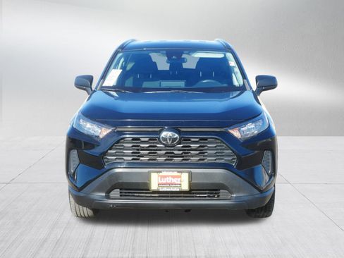 Used 2019 Toyota RAV4 LE image 2
