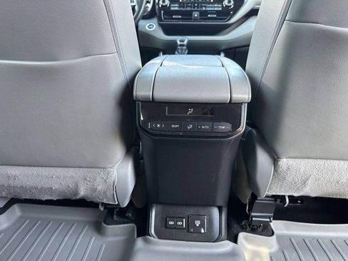 Used 2022 Toyota Highlander Limited AWD/4WD image 29
