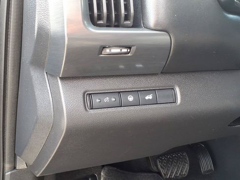 Used 2024 Nissan Pathfinder SL AWD/4WD image 13