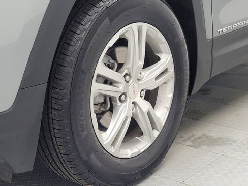 Used 2024 GMC Terrain SLE image 31