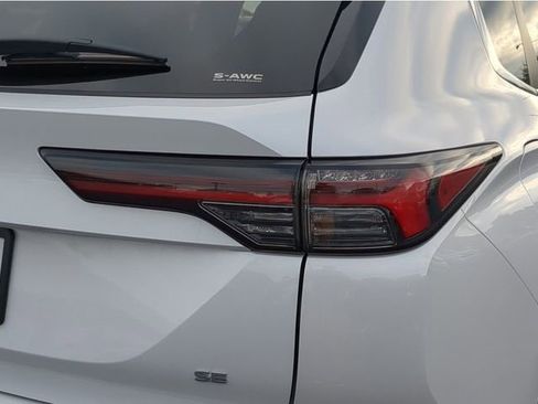New 2026 Mitsubishi Outlander SE FWD image 11