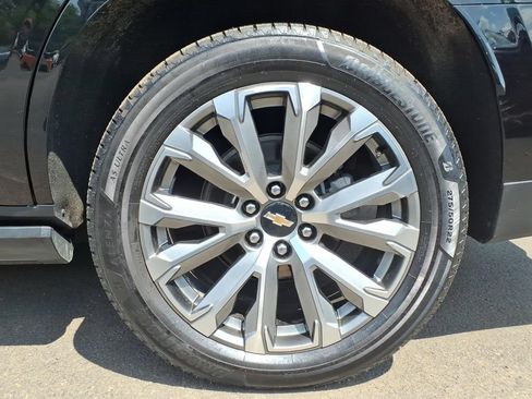 Used 2025 Chevrolet Tahoe High Country AWD/4WD image 29