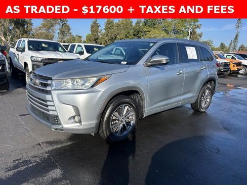 Used 2018 Toyota Highlander XLE image 3