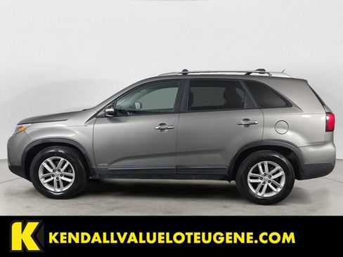Used 2014 Kia Sorento LX w/ LX V6 Convenience Package AWD/4WD image 2