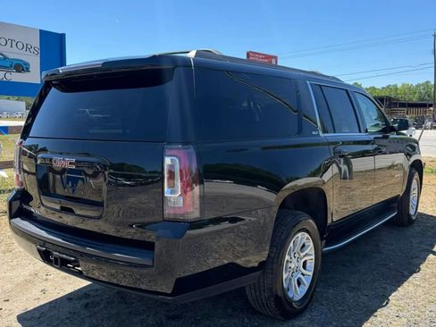 Used 2017 GMC Yukon XL SLT w/ Open Road Package AWD/4WD image 9