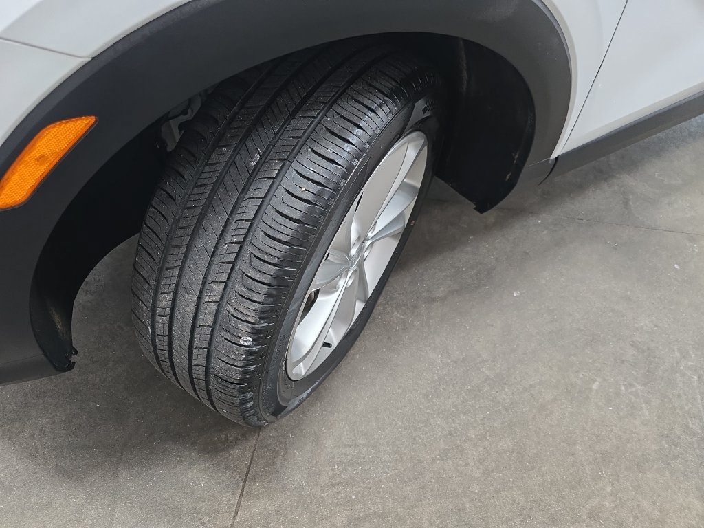 Used 2023 Buick Encore GX Preferred w/ Cold Weather Comfort Package AWD/4WD image 35