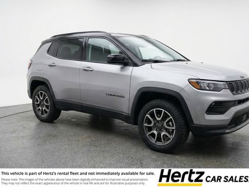 Used 2025 Jeep Compass Trailhawk image 1