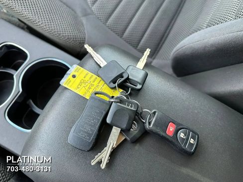Used 2012 Nissan Pathfinder SV AWD/4WD image 18