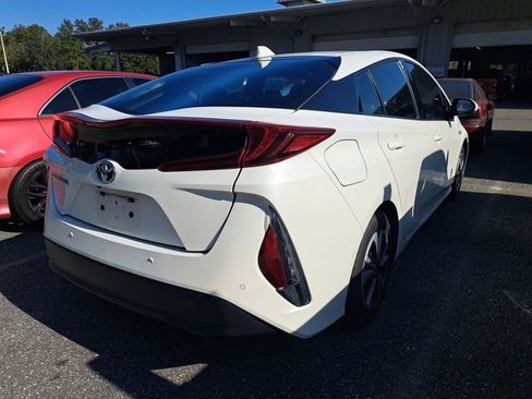 Used 2017 Toyota Prius Prime Advanced image 5