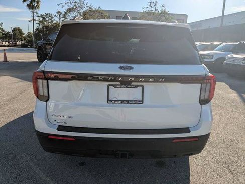 Certified 2025 Ford Explorer Active RWD image 5