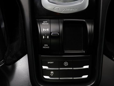 Used 2016 Porsche Cayenne image 13