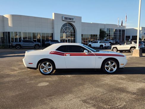Used 2011 Dodge Challenger R/T image 7