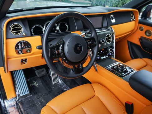 Certified 2022 Rolls-Royce Cullinan w/ Cullinan Package AWD/4WD image 16