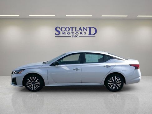 Used 2025 Nissan Altima 2.5 SV FWD image 1