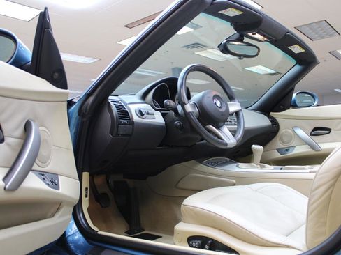 Used 2003 BMW Z4 2.5i RWD image 37