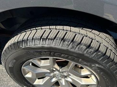 Used 2014 Nissan Frontier SL w/ SL Moonroof Package image 8