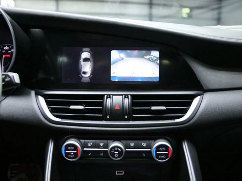 Used 2017 Alfa Romeo Giulia Ti w/ TI 19" Sport Package image 30