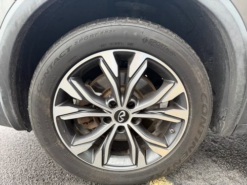 Used 2018 INFINITI QX30 Premium w/ Navigation Package image 10