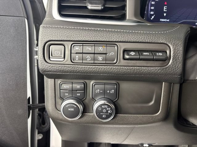 Used 2022 GMC Yukon XL Denali AWD/4WD image 13