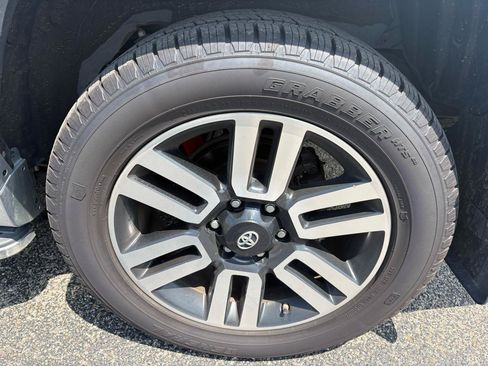 Used 2018 Toyota 4Runner Limited AWD/4WD image 17