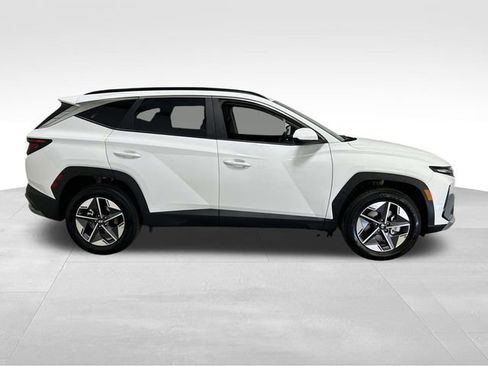 Certified 2025 Hyundai Tucson SEL AWD/4WD image 2
