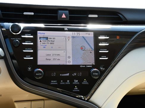 Used 2019 Toyota Camry XLE FWD image 32