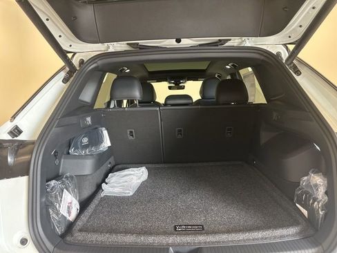 New 2026 Volkswagen Tiguan SE R-Line AWD/4WD image 18