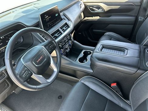 Used 2022 GMC Yukon XL SLT w/ SLT Luxury Package image 10
