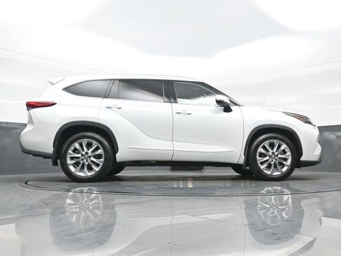 Used 2022 Toyota Highlander Limited AWD/4WD image 35