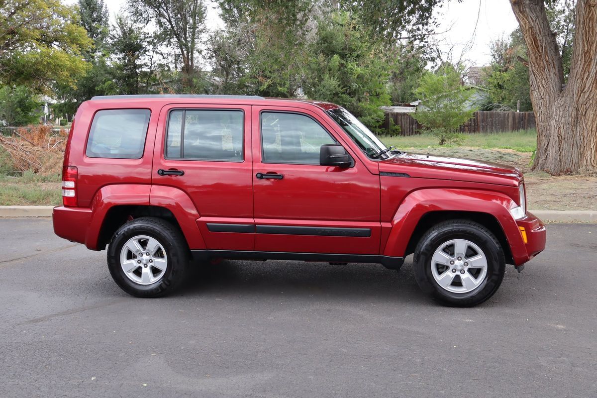 Used 2012 Jeep Liberty Sport w/ Driver Convenience Group AWD/4WD image 5