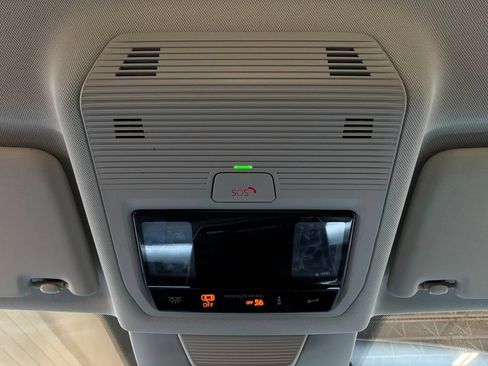 Used 2026 Volkswagen Tiguan SE FWD image 16
